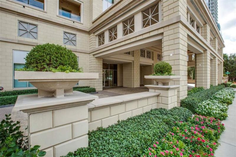 Discover exceptional luxury at the prestigious Residences at the Stoneleigh,
