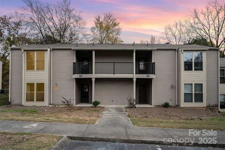 Step into this beautifully maintained upper-level 1-bedroom, 1-bath condo