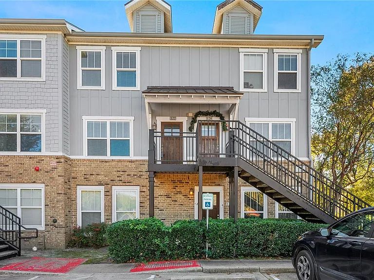 2bd 2ba/1hba Condo for Sale in College Station