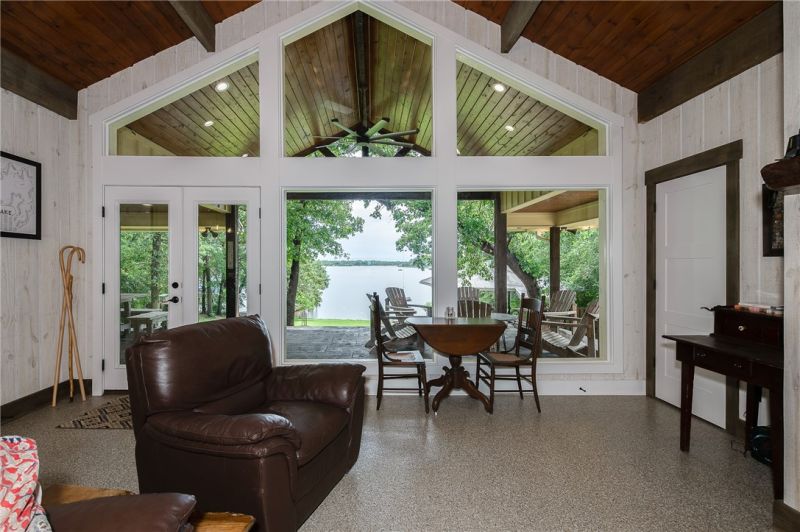 Franklin,  Home for Sale - 5bd 3ba/1hba - Reduced