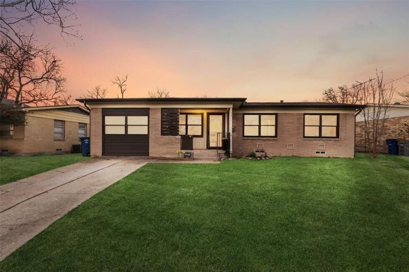 A must-see Mid-Century gem in east Dallas!