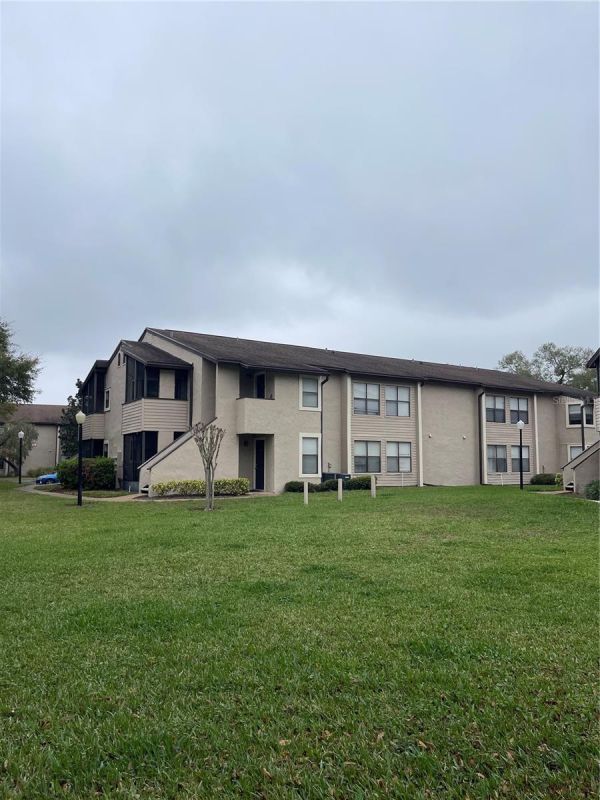 Condo in Winter Park, FL Welcome to 2923 Antique Oaks Cir, Unit 39