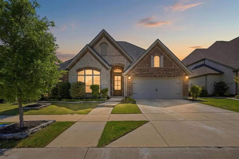 Stunning Newer Large 1-Story 4-Bedroom Home in Mantua