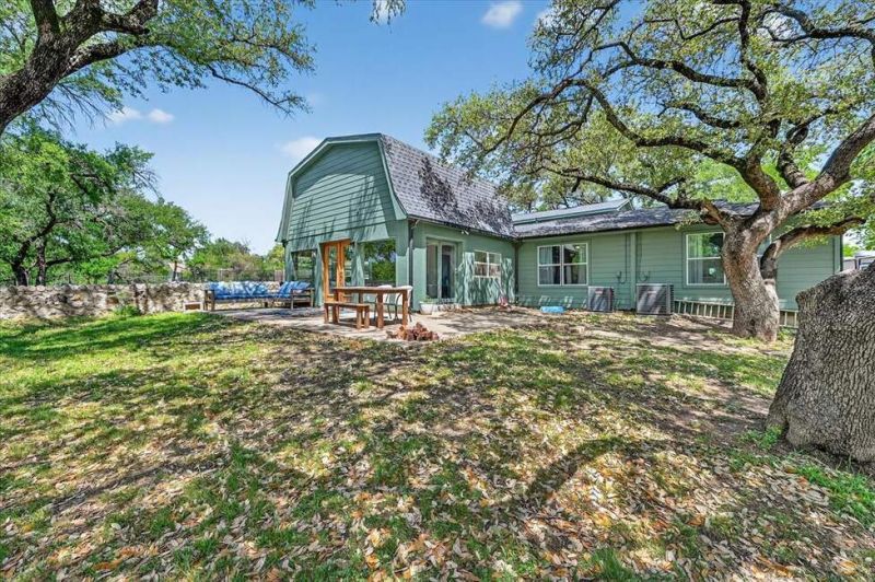 Welcome to 7036 Lotus Trail