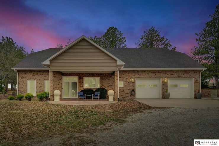 The private acreage lifestyle you’ve been searching for!
