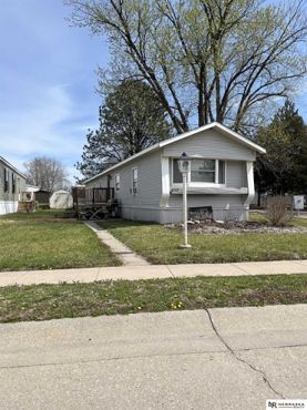 Corner lot in Harbour West Mobile Home Court. New soffit,