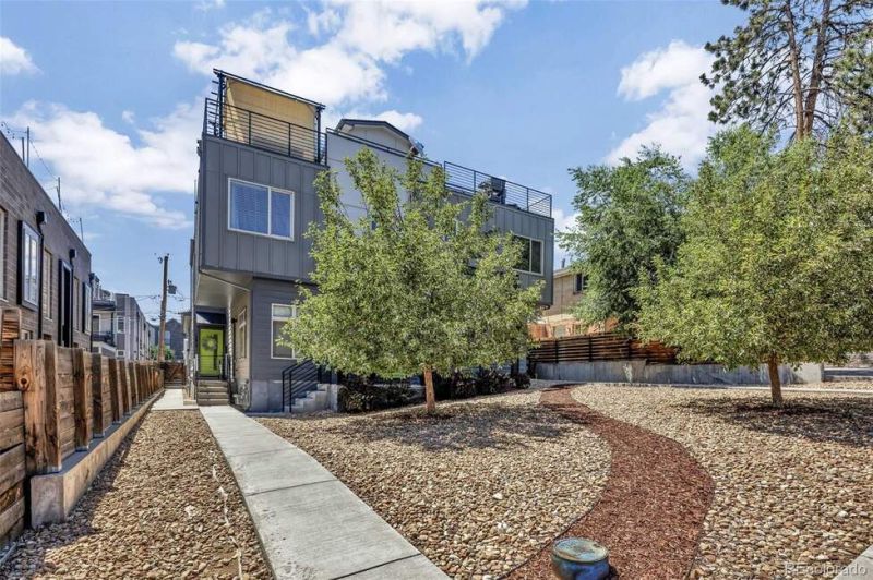 Modern Design + Private Rooftop + Attached Garage