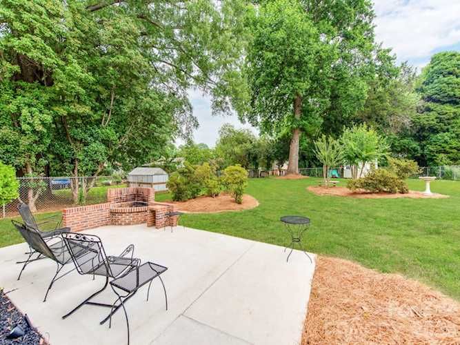 Welcome to this well-maintained split-level home located