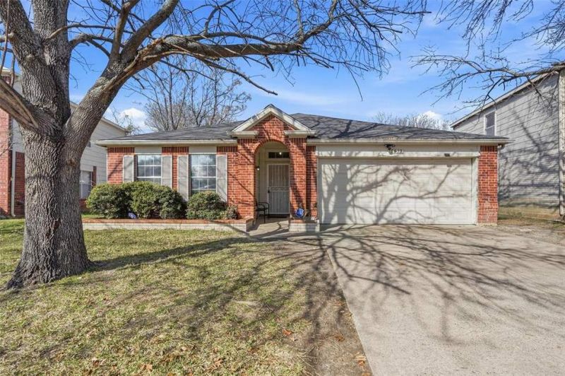 *OPEN HOUSE Sat Jan. 31st. *Come see this spacious and inviting