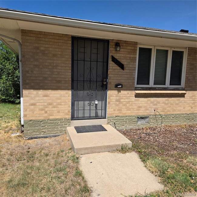 Nice duplex on the corner of MLK & Forrest. 2 units,