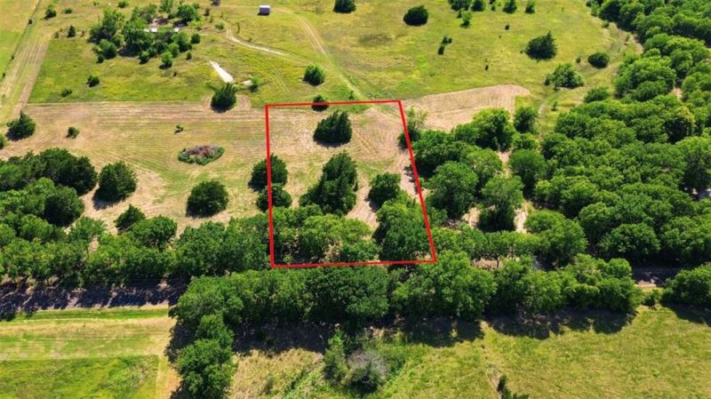 Build your custom home on this beautiful 1-acre homesite