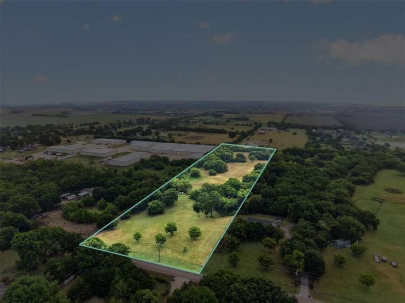 Build your dream home on this beautiful piece of Texas countryside