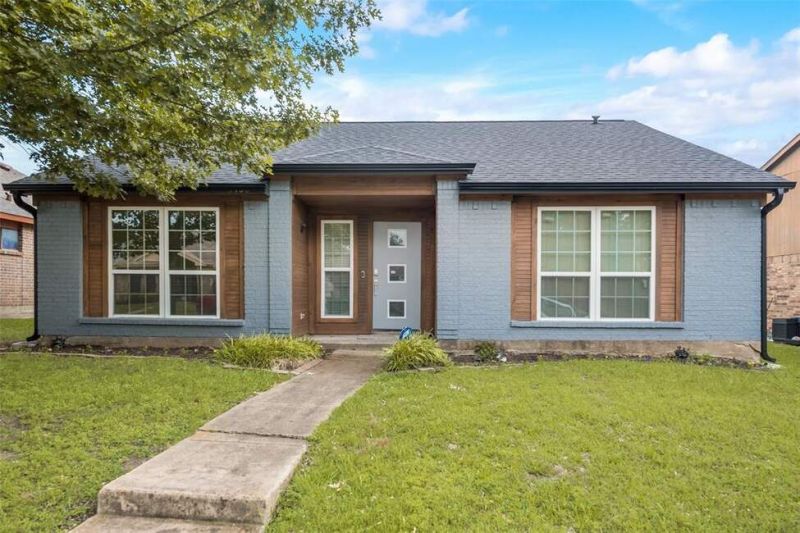 Welcome HOME! Less than 20 minutes from Downtown Dallas!